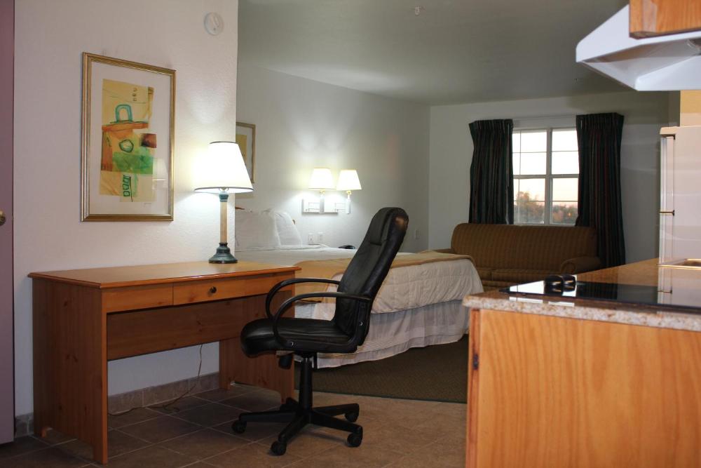 Deluxe King Suite with Sofa Bed interior